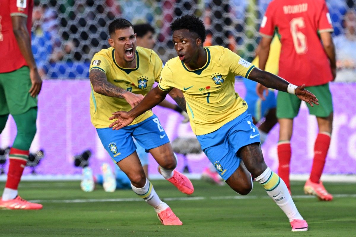 Vinicius Junior (kanan) merayakan gol pertama timnya dalam pertandingan sepak bola Grup C Piala Dunia 2026 Brasil vs Maroko di Stadion New York/New Jersey di East Rutherford pada 13 Juni 2026. (Foto oleh Jewel SAMAD / AFP)(AFP/JEWEL SAMAD)